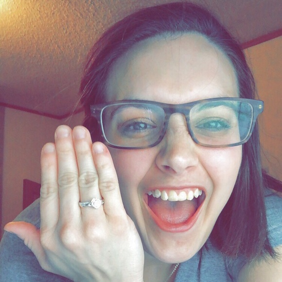 Meet your Posher, Sarah - Picture 1 of 1